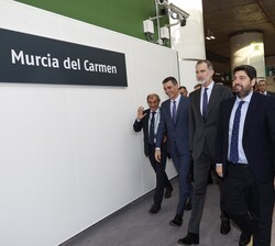 Su Majestad el Rey a su llegada en el tren de Alta Velocidad a la estación de Murcia del Carmen