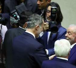 Su Majestad el Rey felicita al nuevo Presidente de la República Federativa de Brasil, Luiz Inácio Lula da Silva, tras de la ceremonia