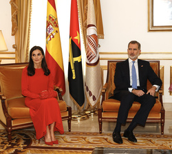 Sus Majestades los Reyes durante el encuentro con la presidenta de la Asamblea Nacional de Angola, Carolina Cerqueira 