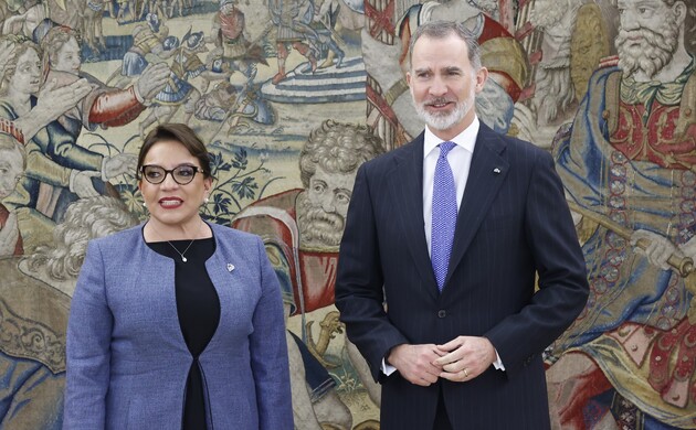 El Rey y la Presidenta de la República de Honduras, Xiomara Castro, antes de mantener el encuentro