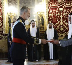 Su Majestad el Rey recibe en el Palacio Real de Madrid las Cartas Credenciales del embajador del Estado de Emiratos Árabes Unidos, Omar Obaid Mohamed 