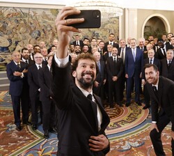 Momento durante la audiencia de Don Felipe con los jugadores del equipo de baloncesto del Real Madrid, campeón de la Euroliga 2022-2023