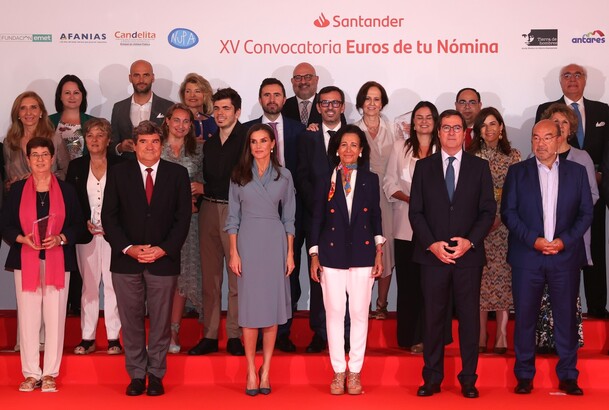 Doña Letizia con los participantes en el acto de clausura de la XV convocatoria de “Euros de tu Nómina”