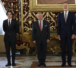 Fotografía de grupo de Su Majestad el Rey, Su Majestad el Rey Abdalá, Su Alteza Real el Príncipe Hashem y el ministro de Asuntos Exteriores, Unión Eur