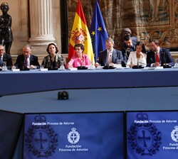 Sus Majestades los Reyes presiden la reunión anual con los miembros de los Patronatos de la Fundación Princesa de Asturias