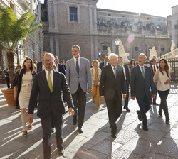 Su Majestad el Rey junto a los presidentes de Italia y Portugal recorren el centro de Palermo