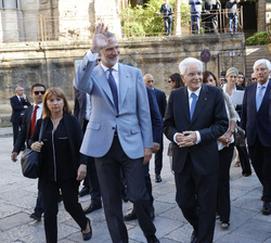 Su Majestad el Rey junto a los presidentes de Italia y Portugal saluda a los ciudadanos de Palermo