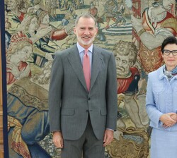 Su Majestad el Rey junto a la consejera delegada de Citigroup, Jane Fraser
