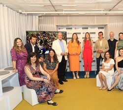 Fotografía de grupo con varios integrantes de la Fundación Princesa de Girona