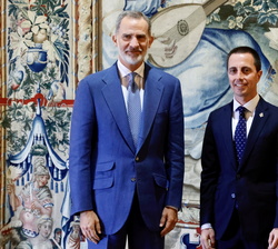 Su Majestad el Rey acompañado por el presidente del Consell de Mallorca, Llorenç Galmésos