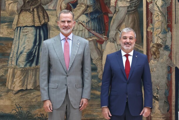 El Rey junto al alcalde de Barcelona