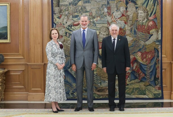 El Rey junto a la presidenta del Tribunal Europeo de Derechos Humanos (TEDH), Siofra O`Leary, y al presidente del Tribunal Constitucional, Cándido Con