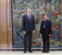 Don Felipe, acompañado del cardenal arzobispo de Madrid, monseñor José Cobo Cano