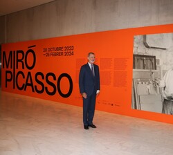 Su Majestad el Rey visita la exposición “Miró-Picasso”, organizada por el Museo Picasso y la Fundación Joan Miró