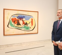Don Felipe durante su visita a la exposición “Miró-Picasso”