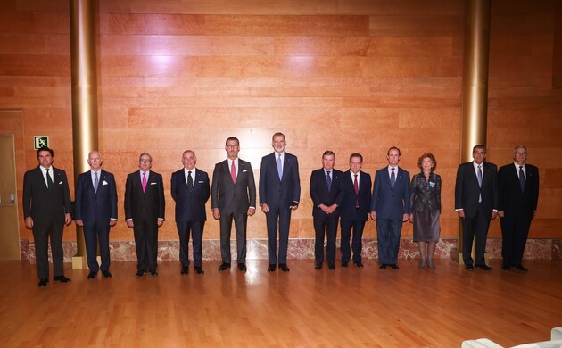 Don Felipe, acompañado de la Junta de Gobierno de la Real Maestranza de Caballería de Granada