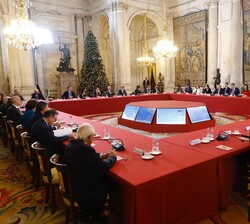 Los Reyes presiden la reunión del Patronato de la Fundación Princesa de Girona