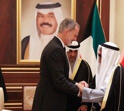 Don Felipe se despide del Jeque Mishal Al Ahmad Al Jaber Al Sabah, Emir de Kuwait, tras trasladarle sus condolencias por el fallecimiento del Jeque Na