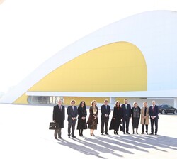 Doña Letizia a su llegada al Centro Cultural Internacional Oscar Niemeyer de Avilés