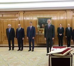 El Rey momentos antes de la promesa del cargo de los nuevos ministros del Gobierno