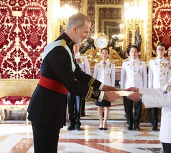 Su Majestad el Rey recibe en el Palacio Real de Madrid las Cartas Credenciales del embajador del Reino de Tailandia, Vosíta Vorasaph