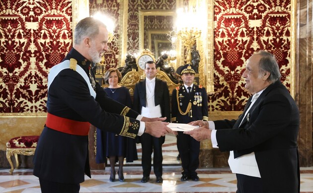 Su Majestad el Rey recibe en el Palacio Real de Madrid las Cartas Credenciales del embajador de la República de El Salvador, Joaquín Alexander Maza Ma