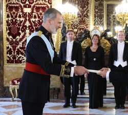 Su Majestad el Rey recibe en el Palacio Real de Madrid las Cartas Credenciales del embajador de la República Checa, Libor Sečka