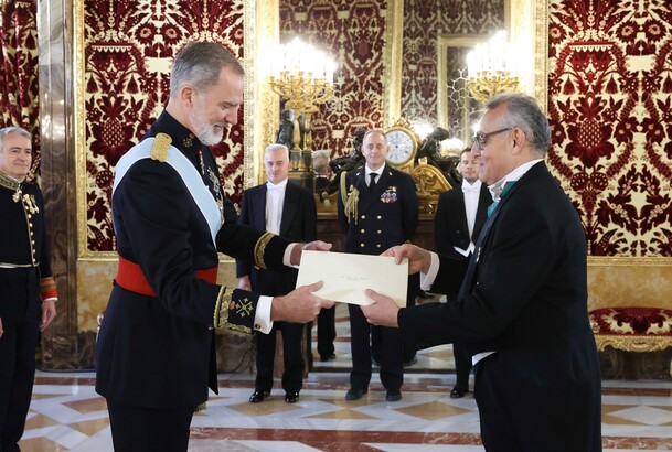 Su Majestad el Rey recibe en el Palacio Real de Madrid las Cartas Credenciales del embajador de la República Italiana, Giuseppe Maria Buccino Grimaldi