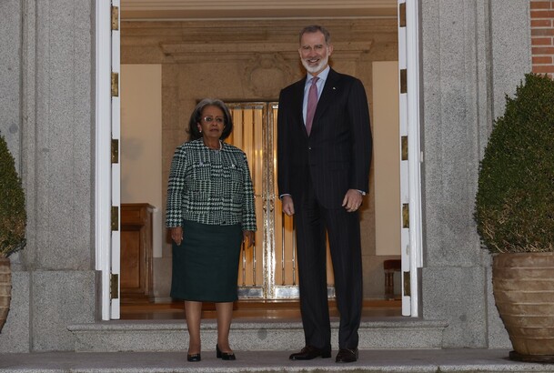 Su Majestad el Rey junto a la Presidenta de la República Democrática Federal de Etiopía, Sra. Sahle-Work Zewde