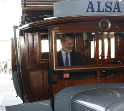 Su Majestad el Rey en uno de los primeros autobuses del Grupo ALSA