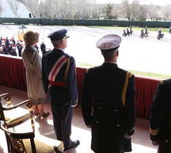 Doña Sofía en el Palco de Honor durante el desfile de la Unidad Canina de la Guardia Real