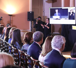 Su Majestad la Reina en el Teatro Carlos III durante la intervención del ministro de Derechos Sociales, Consumo y Agenda 2030