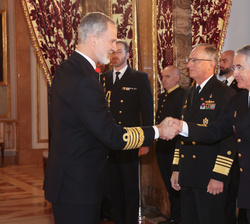 Su Majestad el Rey recibe el saludo del Almirante Jefe de Estado Mayor de la Armada, Antonio Piñeiro Sánchez