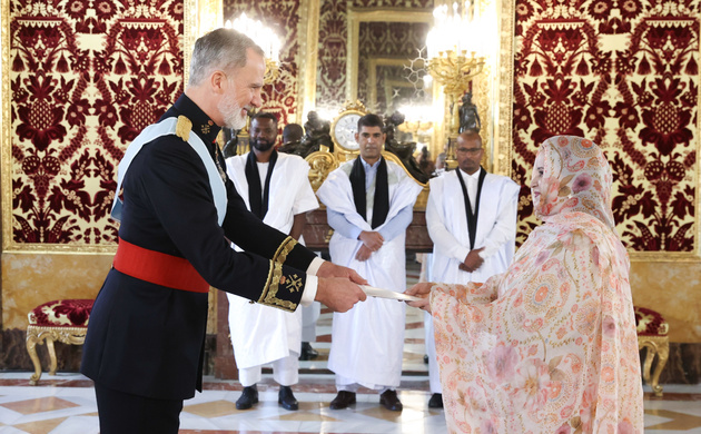 Su Majestad el Rey recibe en el Palacio Real de Madrid las Cartas Credenciales de la Embajadora de la República Islámica de Mauritania, Sra. Zeineb El