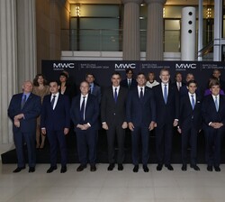 El Rey con las autoridades asistentes a la cena oficial del “MWC Barcelona 2024”