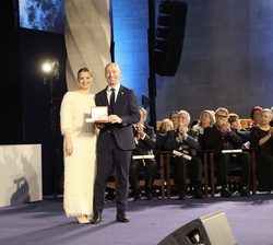 Su Majestad la Reina Doña Sofía durante la entrega de los Premios Ramón Llull 2024