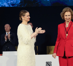 Su Majestad la Reina Doña Sofía tras recibir la Medalla de Oro de la Comunidad Autónoma de las Illes Balears 