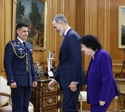 El Rey acompañado por la Sra. Sonia Sotomayor y el presidente del Tribunal Constitucional, se dirigen al despacho de Don Felipe