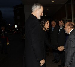 Doña Letizia recibe el saldo del presidente de la Fundación Víctimas del Terrorismo (FVT), Juan Francisco Benito