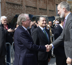 Su Majestad el Rey es recibido por el presidente de la FPdGi, Francisco Belil