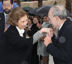 Su Majestad la Reina Doña Sofía es recibida por el alcalde de Málaga, Francisco de la Torre 
