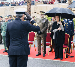 Su Majestad la Reina Doña Sofía autoriza el desembarco de de la Compañía de Honores del Tercio Don Juan de Austria III de la Legión 