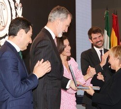 Doña Teresa Font, montadora, recibe la medalla de oro al mérito en las Bellas Artes 2022