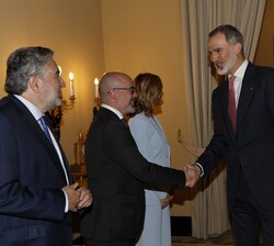 Sus Majestades los Reyes son recibidos por el delegado del Gobierno en la Comunidad de Madrid, Francisco Martín