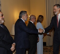 Sus Majestades los Reyes son recibidos por el presidente del Consejo Superior de Deportes, José Manuel Rodríguez