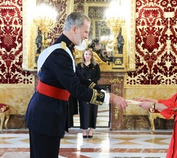 Su Majestad el Rey recibe en el Palacio Real de Madrid las Cartas Credenciales de la embajadora de la República de Albania, Sra. Entela Gjika