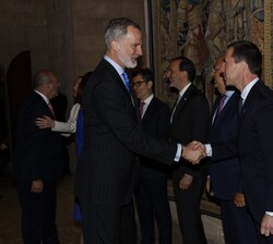 Su Majestad el Rey recibe el saludo del presidente del Consell de Mallorca, Llorenç Sebastiá Galmés