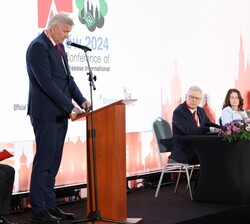 Doña Sofía durante la intervención del Secretario de Estado del Ministerio de Salud de Polonia, Wojciech  Konieczny