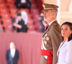 Don Felipe y Doña Letizia en la Tribuna Real