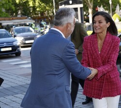 Su Majestad la Reina recibe el saludo del ministro de Política Territorial y Memoria Democrática, Ángel Víctor Torres